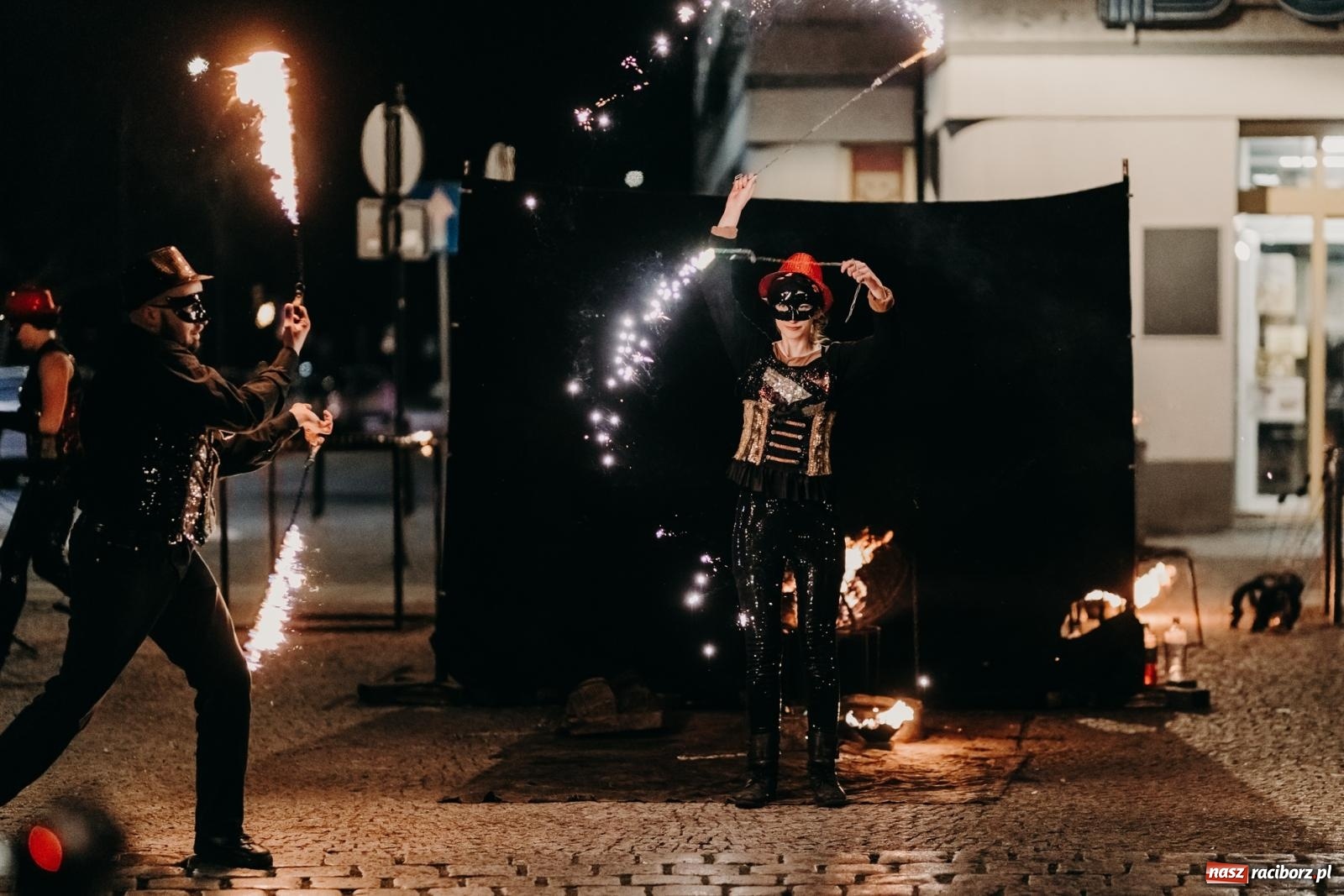 Zdjęcie w galerii na portalu naszraciborz.pl: PADŁ REKORD z puszek! Fire show zakończyło raciborski finał Wielkiej Orkiestry Świątecznej Pomocy.  wiadomości z regionu