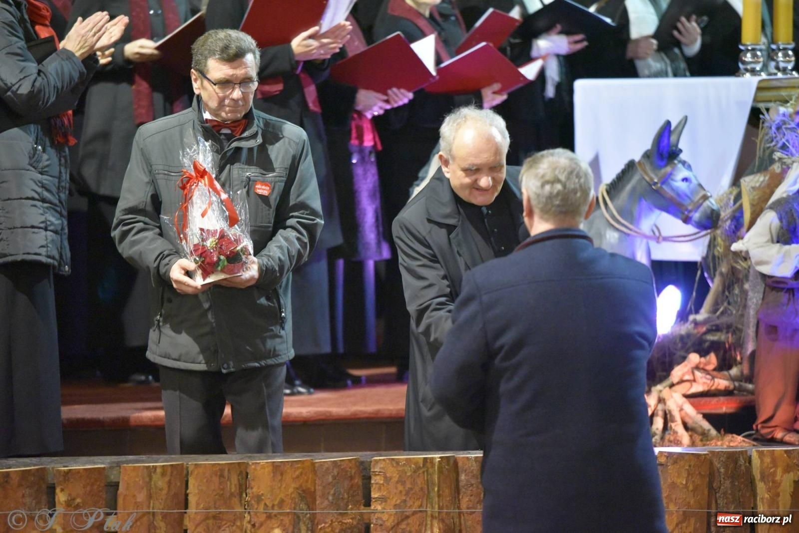 Zdjęcie w galerii na portalu naszraciborz.pl: Koncert kolędowy w okrąglaku. W kościołach kończy się okres bożonarodzeniowy [FOTO i WIDEO] wiadomości z regionu