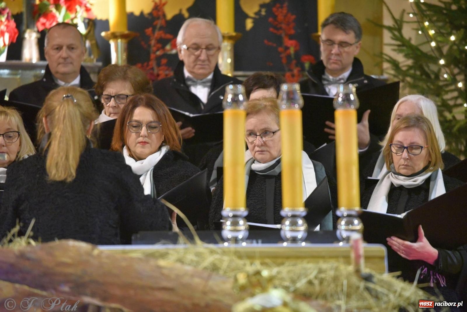 Zdjęcie w galerii na portalu naszraciborz.pl: Koncert kolędowy w okrąglaku. W kościołach kończy się okres bożonarodzeniowy [FOTO i WIDEO] wiadomości z regionu