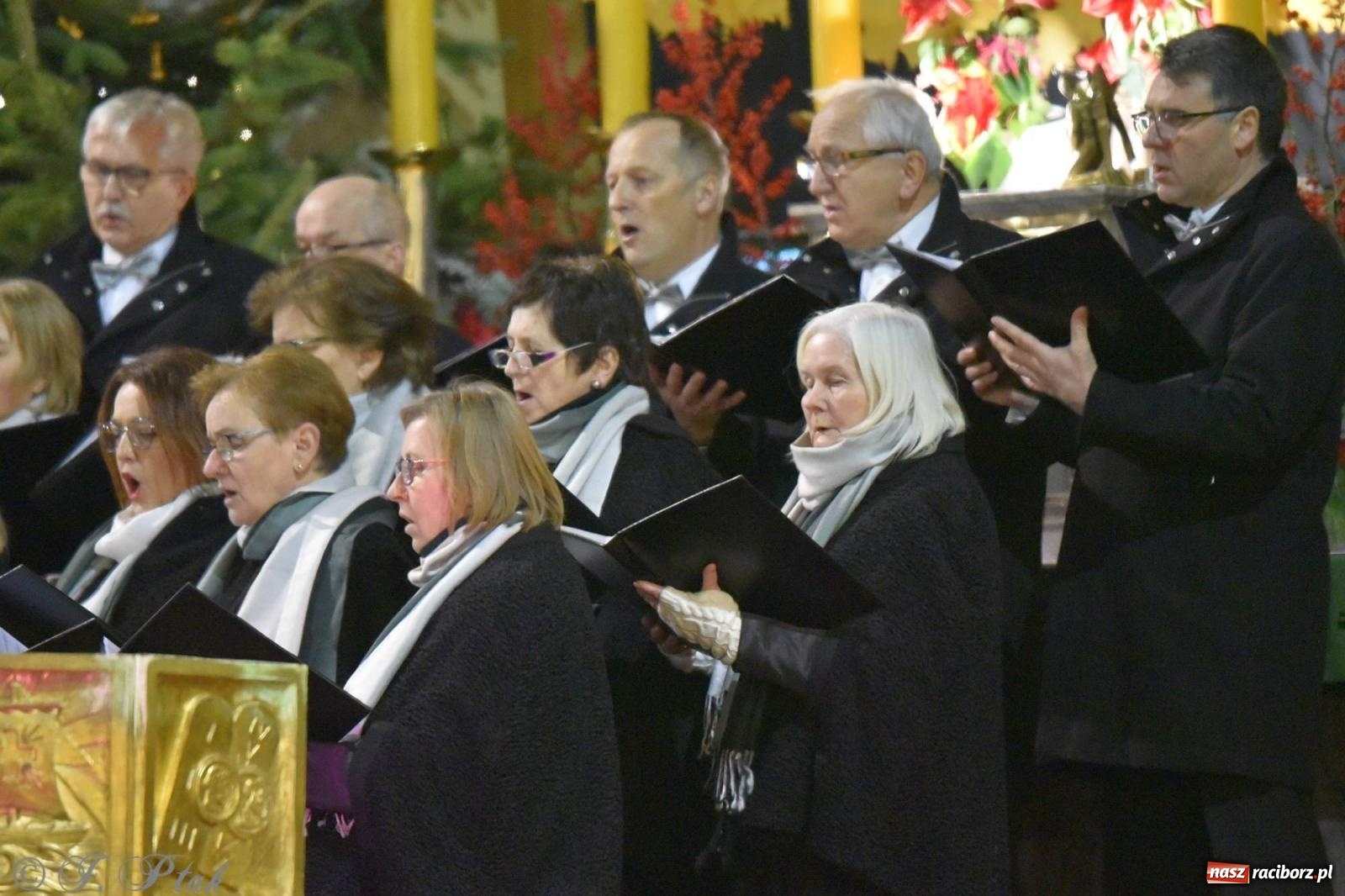Zdjęcie w galerii na portalu naszraciborz.pl: Koncert kolędowy w okrąglaku. W kościołach kończy się okres bożonarodzeniowy [FOTO i WIDEO] wiadomości z regionu