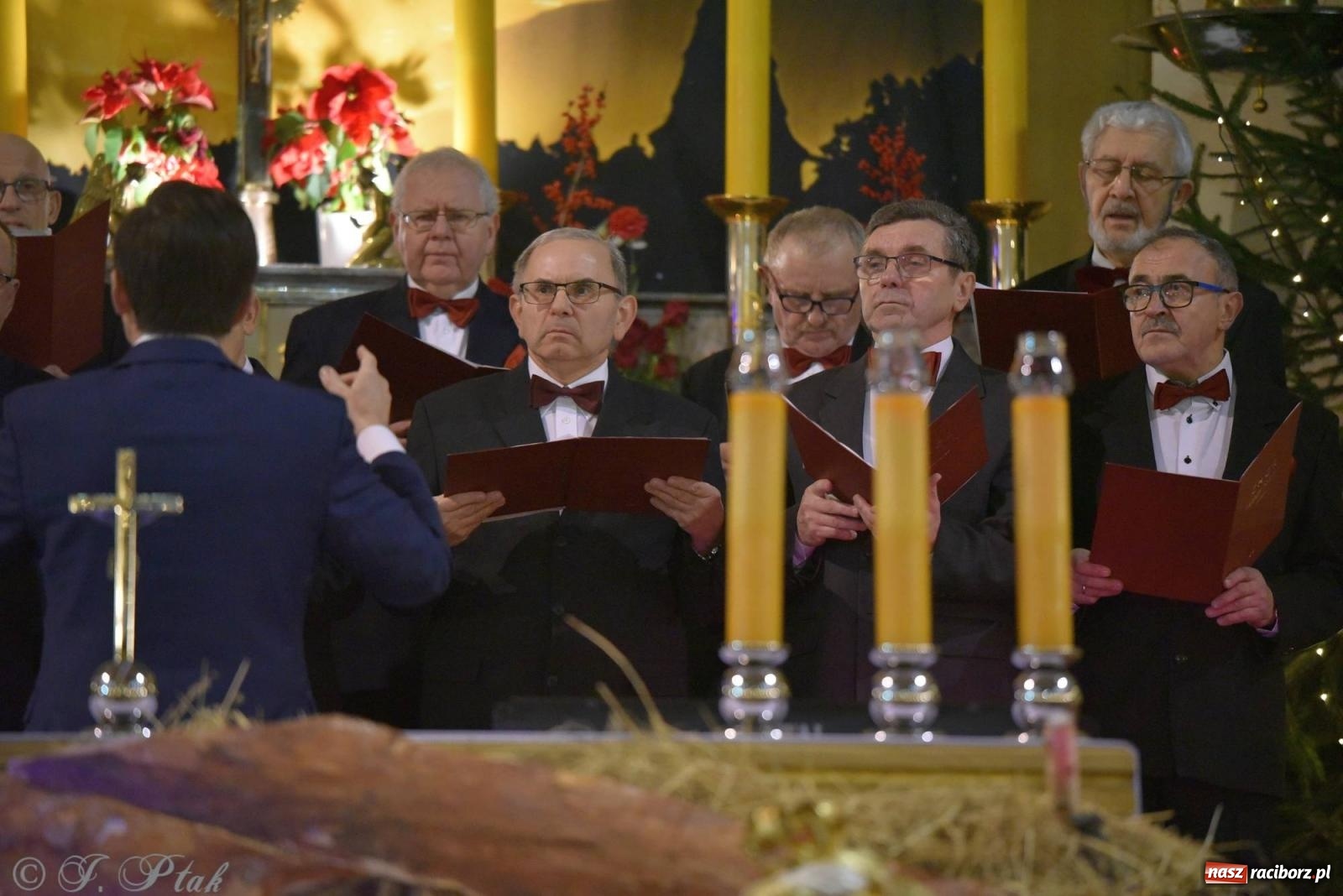 Zdjęcie w galerii na portalu naszraciborz.pl: Koncert kolędowy w okrąglaku. W kościołach kończy się okres bożonarodzeniowy [FOTO i WIDEO] wiadomości z regionu