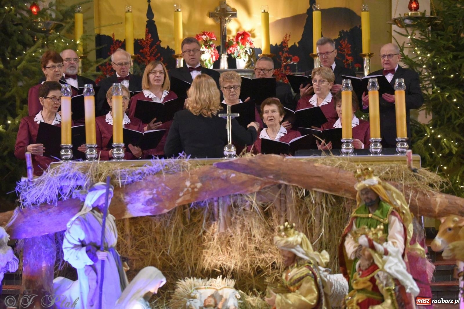 Zdjęcie w galerii na portalu naszraciborz.pl: Koncert kolędowy w okrąglaku. W kościołach kończy się okres bożonarodzeniowy [FOTO i WIDEO] wiadomości z regionu