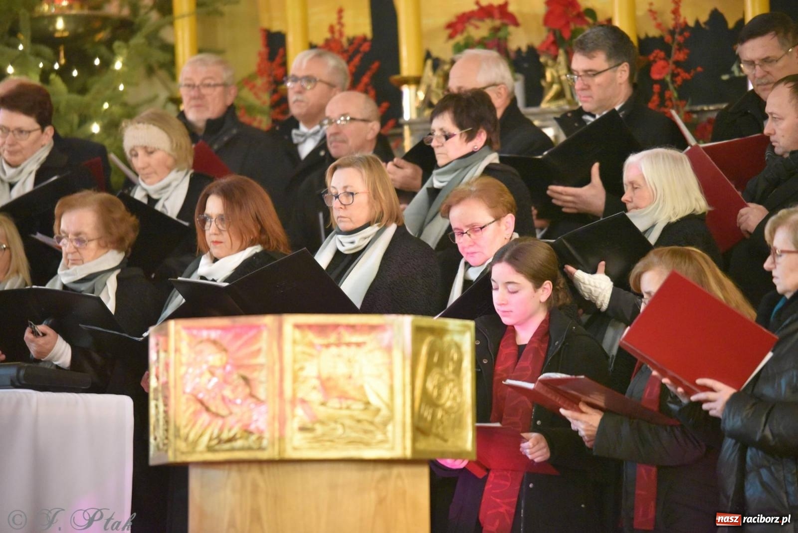 Zdjęcie w galerii na portalu naszraciborz.pl: Koncert kolędowy w okrąglaku. W kościołach kończy się okres bożonarodzeniowy [FOTO i WIDEO] wiadomości z regionu