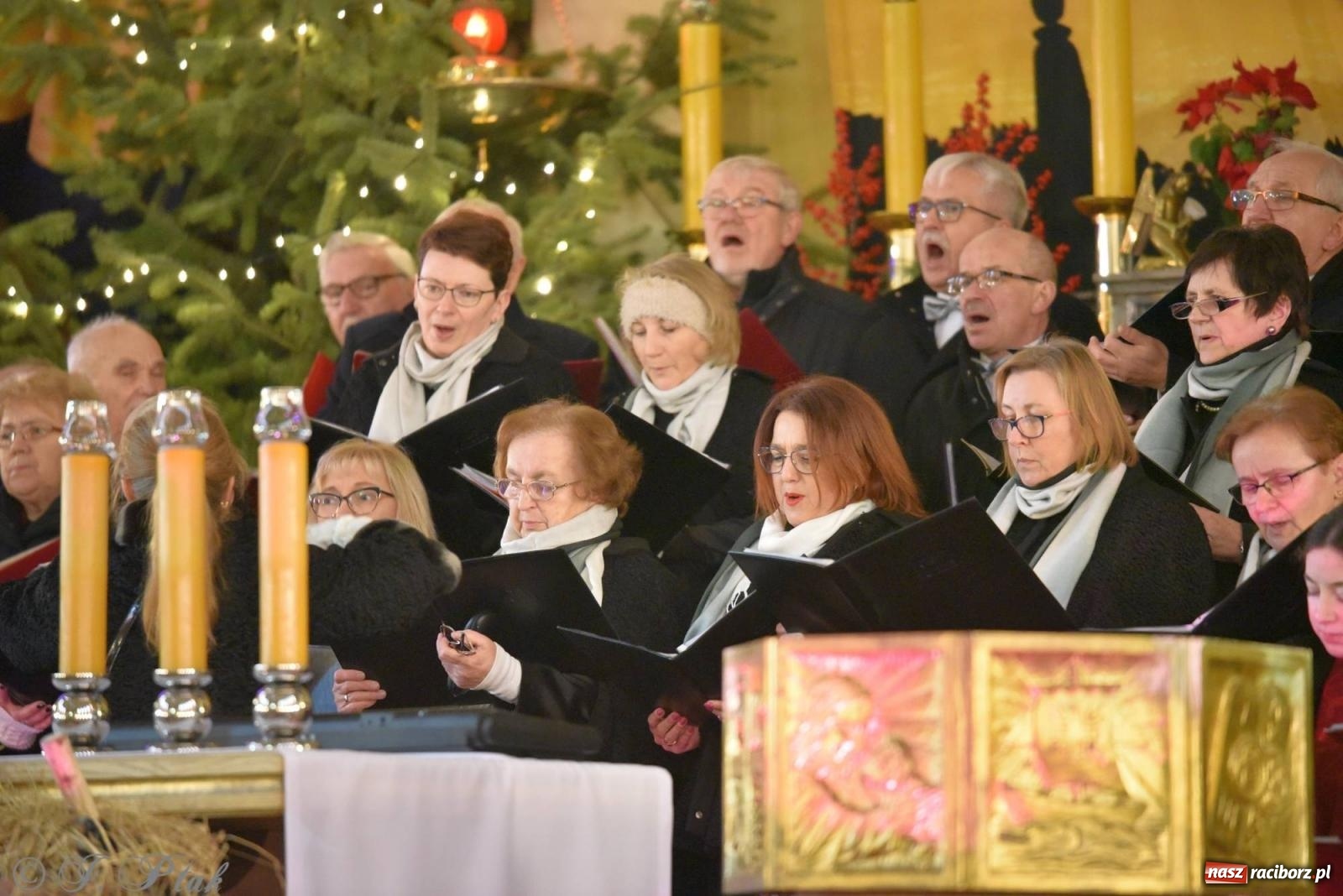 Zdjęcie w galerii na portalu naszraciborz.pl: Koncert kolędowy w okrąglaku. W kościołach kończy się okres bożonarodzeniowy [FOTO i WIDEO] wiadomości z regionu