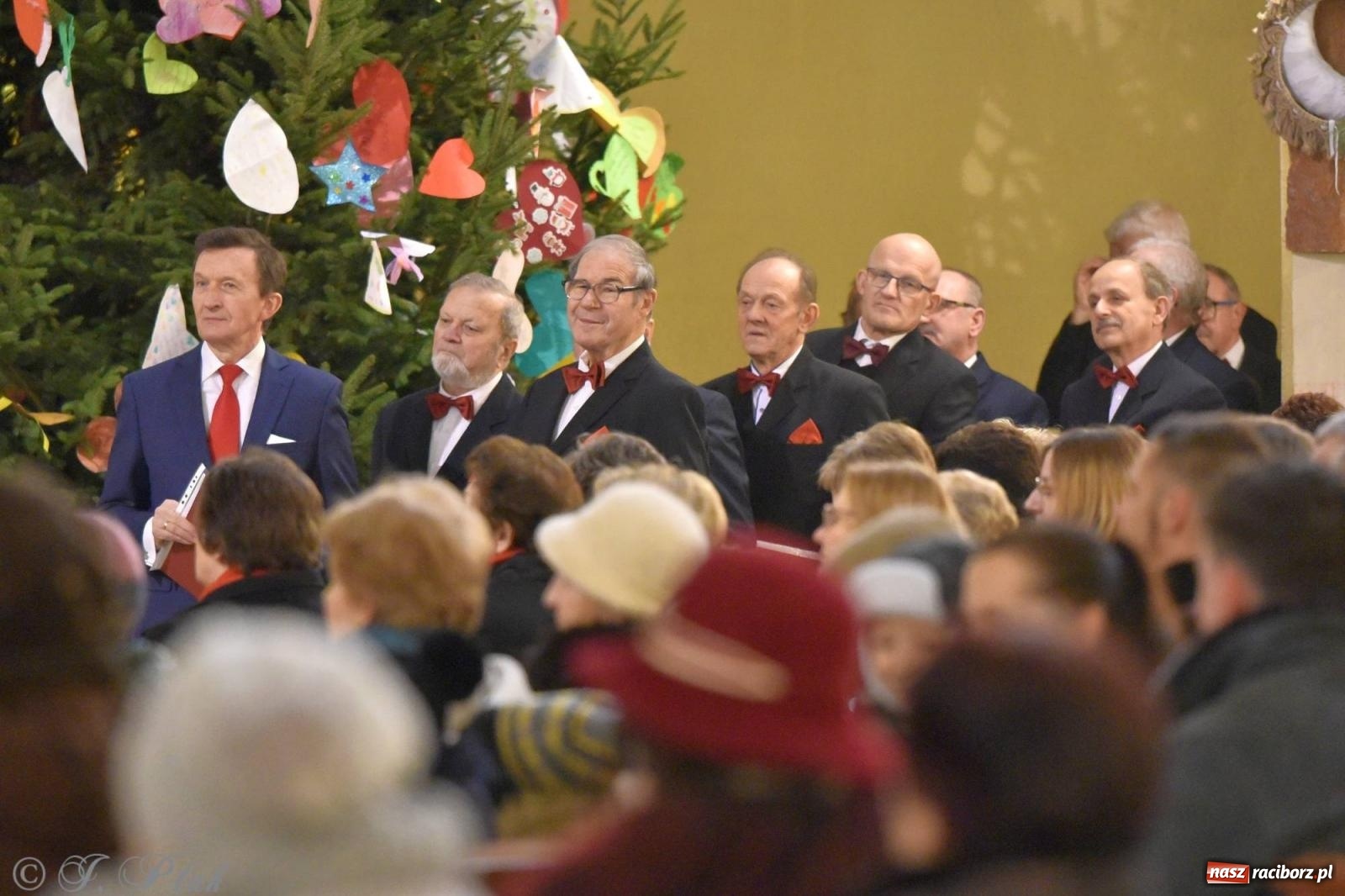 Zdjęcie w galerii na portalu naszraciborz.pl: Koncert kolędowy w okrąglaku. W kościołach kończy się okres bożonarodzeniowy [FOTO i WIDEO] wiadomości z regionu