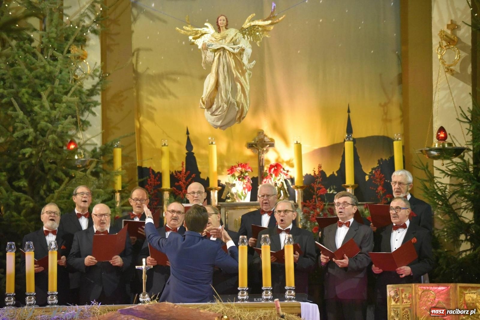 Zdjęcie w galerii na portalu naszraciborz.pl: Koncert kolędowy w okrąglaku. W kościołach kończy się okres bożonarodzeniowy [FOTO i WIDEO] wiadomości z regionu