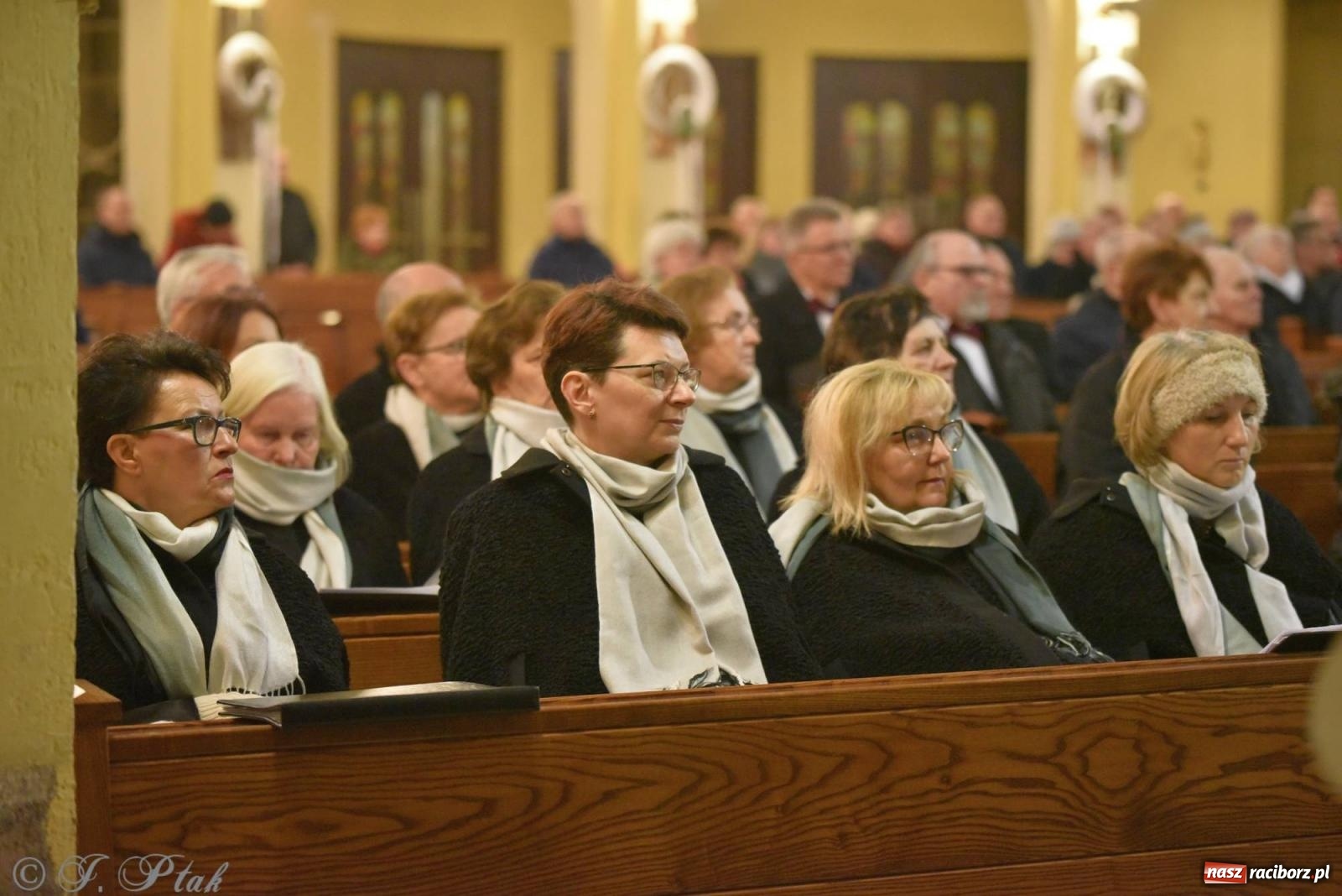 Zdjęcie w galerii na portalu naszraciborz.pl: Koncert kolędowy w okrąglaku. W kościołach kończy się okres bożonarodzeniowy [FOTO i WIDEO] wiadomości z regionu