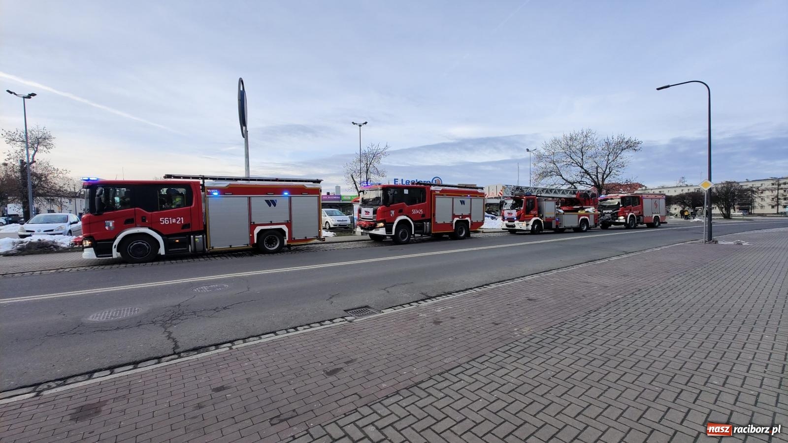 Zdjęcie w galerii na portalu naszraciborz.pl: Zadymienie przy Opawskiej. W akcji cztery zastępy straży [FOTO] wiadomości z regionu