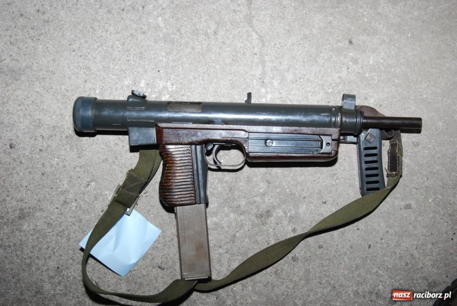 Zdjęcie w galerii na portalu naszraciborz.pl: Ujawnili karabin i pistolet maszynowy wiadomości z regionu