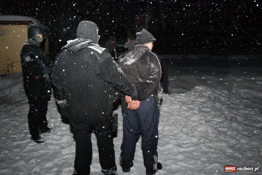 Zdjęcie w galerii na portalu naszraciborz.pl: Ujawnili karabin i pistolet maszynowy wiadomości z regionu