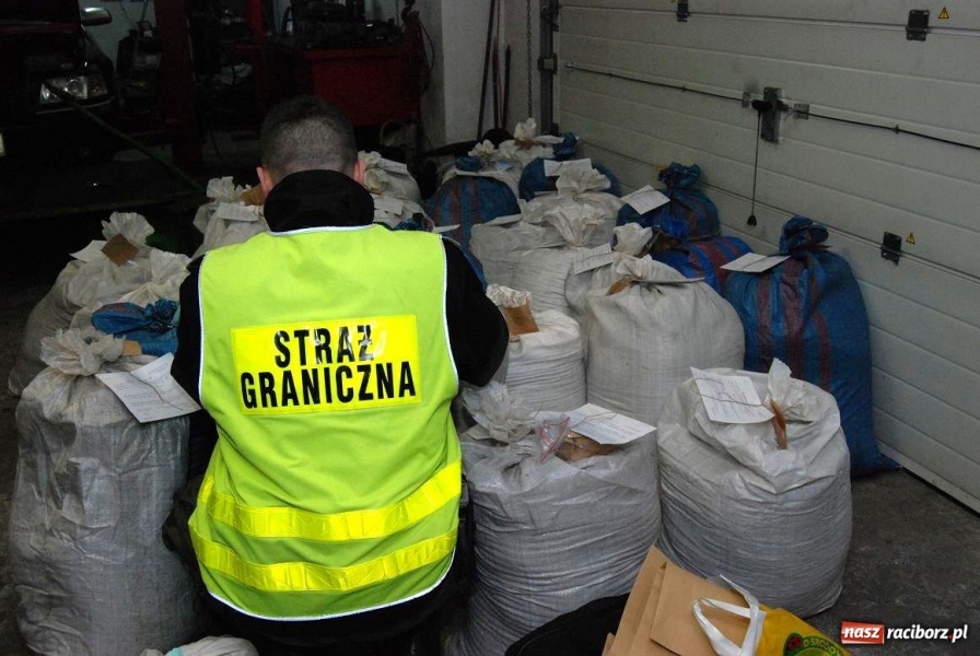 Zdjęcie w galerii na portalu naszraciborz.pl: Ujawnili karabin i pistolet maszynowy wiadomości z regionu