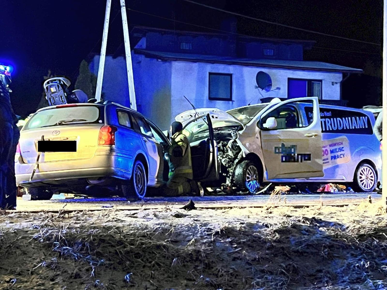Zdjęcie w galerii na portalu naszraciborz.pl: Dziesięć osób poszkodowanych w wypadku busa i osobówki na trasie Racibórz-Rybnik wiadomości z regionu
