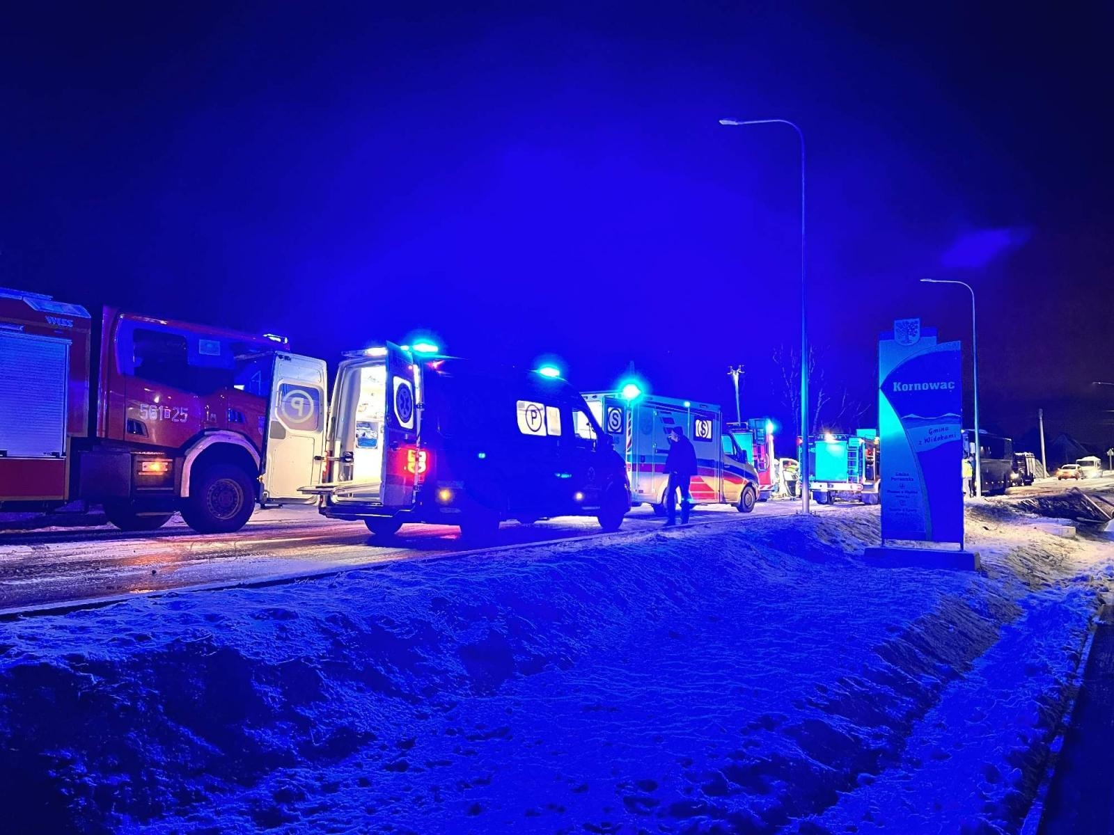 Zdjęcie w galerii na portalu naszraciborz.pl: Dziesięć osób poszkodowanych w wypadku busa i osobówki na trasie Racibórz-Rybnik wiadomości z regionu