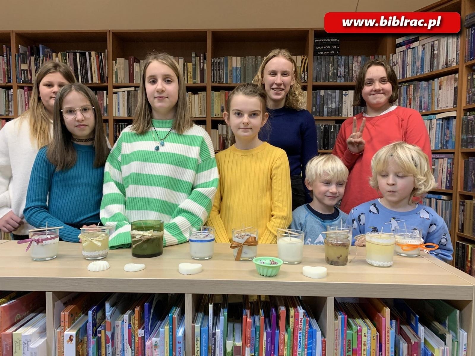 Zdjęcie w galerii na portalu naszraciborz.pl: Bal przebierańców na biblioteczny finał ferii wiadomości z regionu