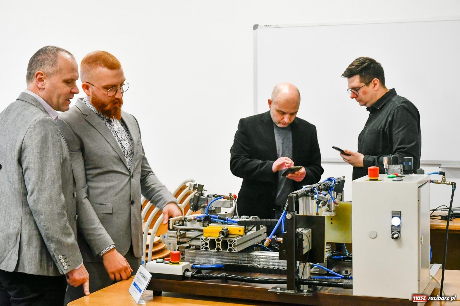 Zdjęcie w galerii na portalu naszraciborz.pl: Domowa tężnia i hybrydowe magazynowanie energii. Przegląd projektów w raciborskiej ANS wiadomości z regionu