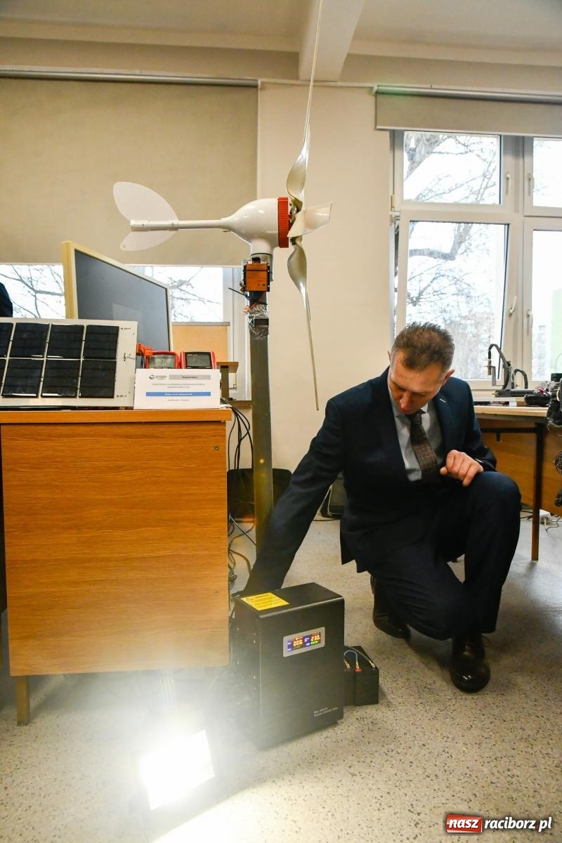 Zdjęcie w galerii na portalu naszraciborz.pl: Domowa tężnia i hybrydowe magazynowanie energii. Przegląd projektów w raciborskiej ANS wiadomości z regionu