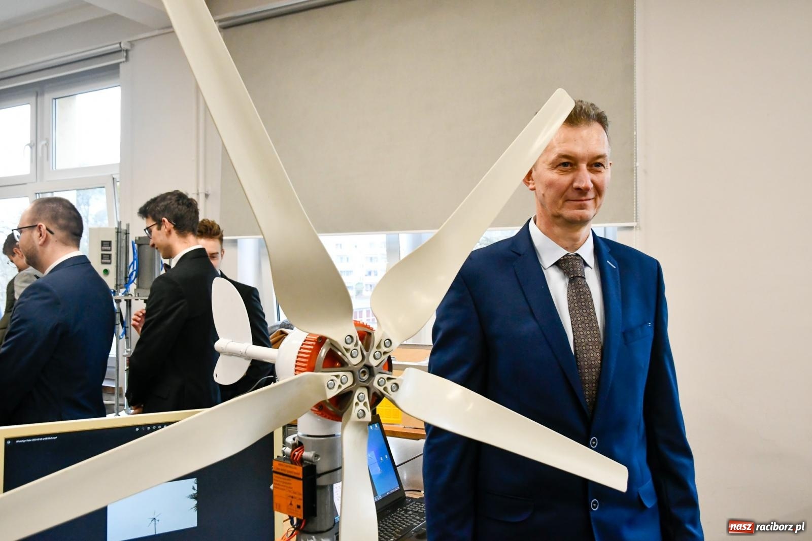 Zdjęcie w galerii na portalu naszraciborz.pl: Domowa tężnia i hybrydowe magazynowanie energii. Przegląd projektów w raciborskiej ANS wiadomości z regionu