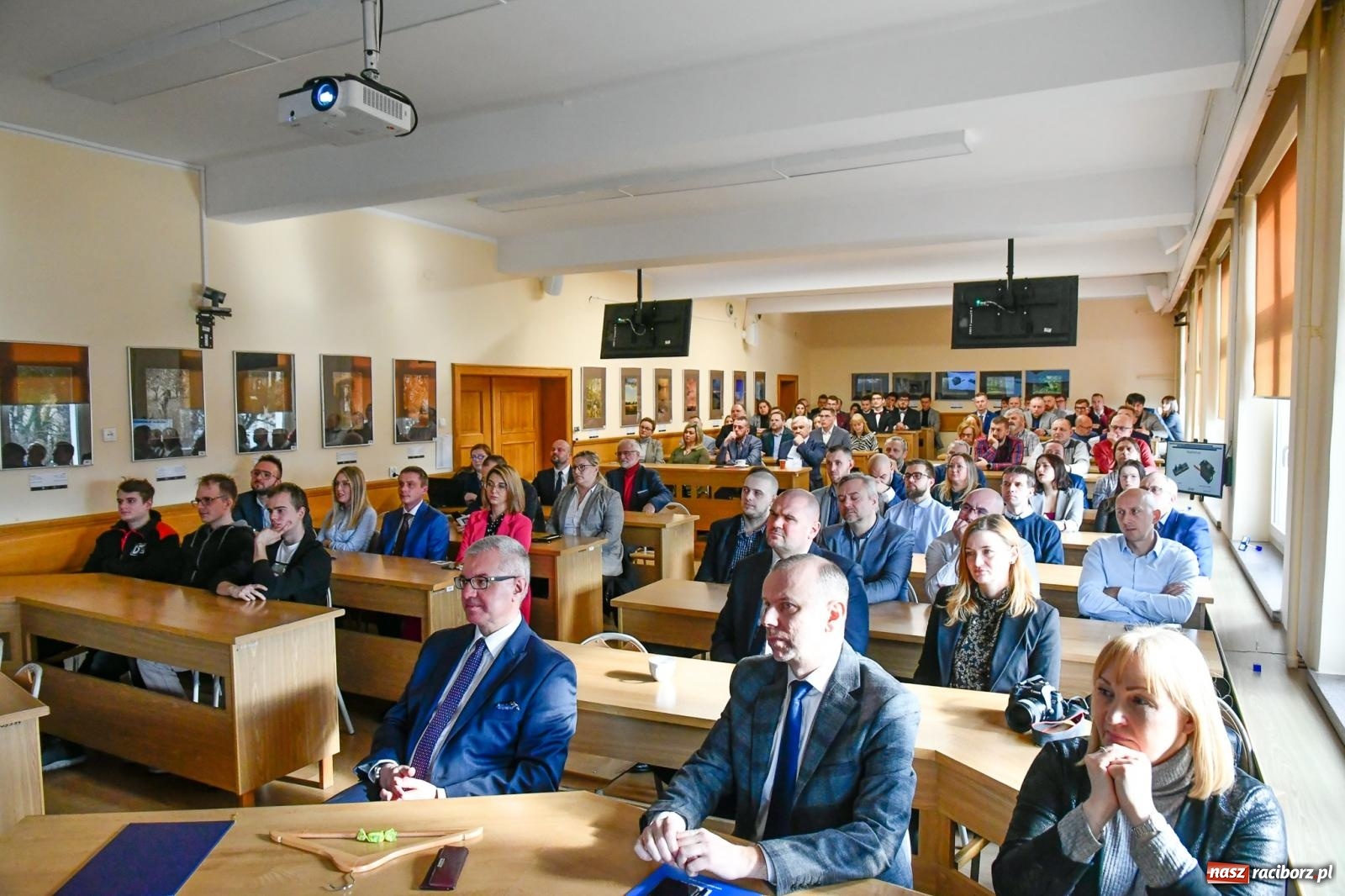 Zdjęcie w galerii na portalu naszraciborz.pl: Domowa tężnia i hybrydowe magazynowanie energii. Przegląd projektów w raciborskiej ANS wiadomości z regionu