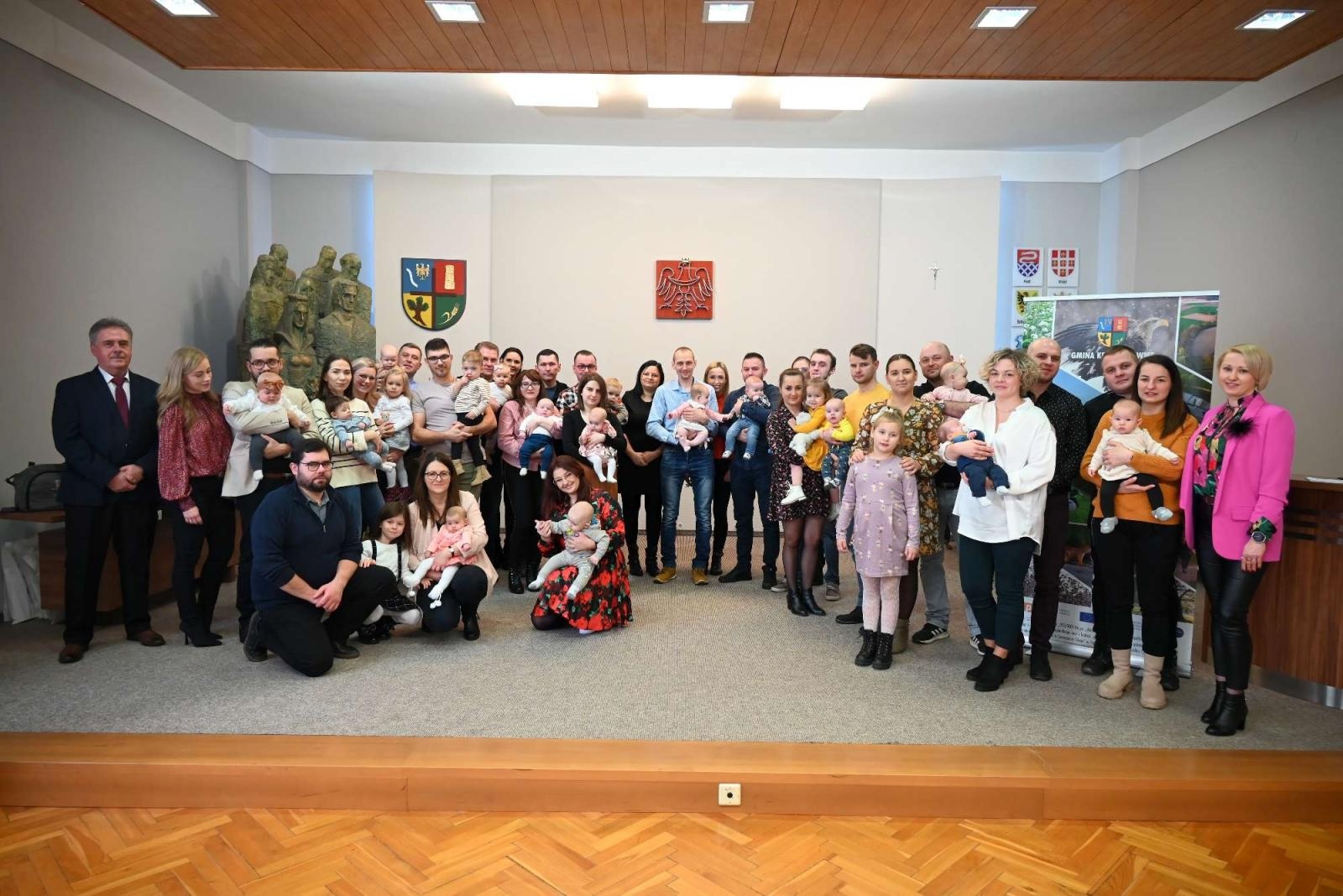 Zdjęcie w galerii na portalu naszraciborz.pl: W gminie Krzyżanowice przywitano najmłodszych obywateli wiadomości z regionu