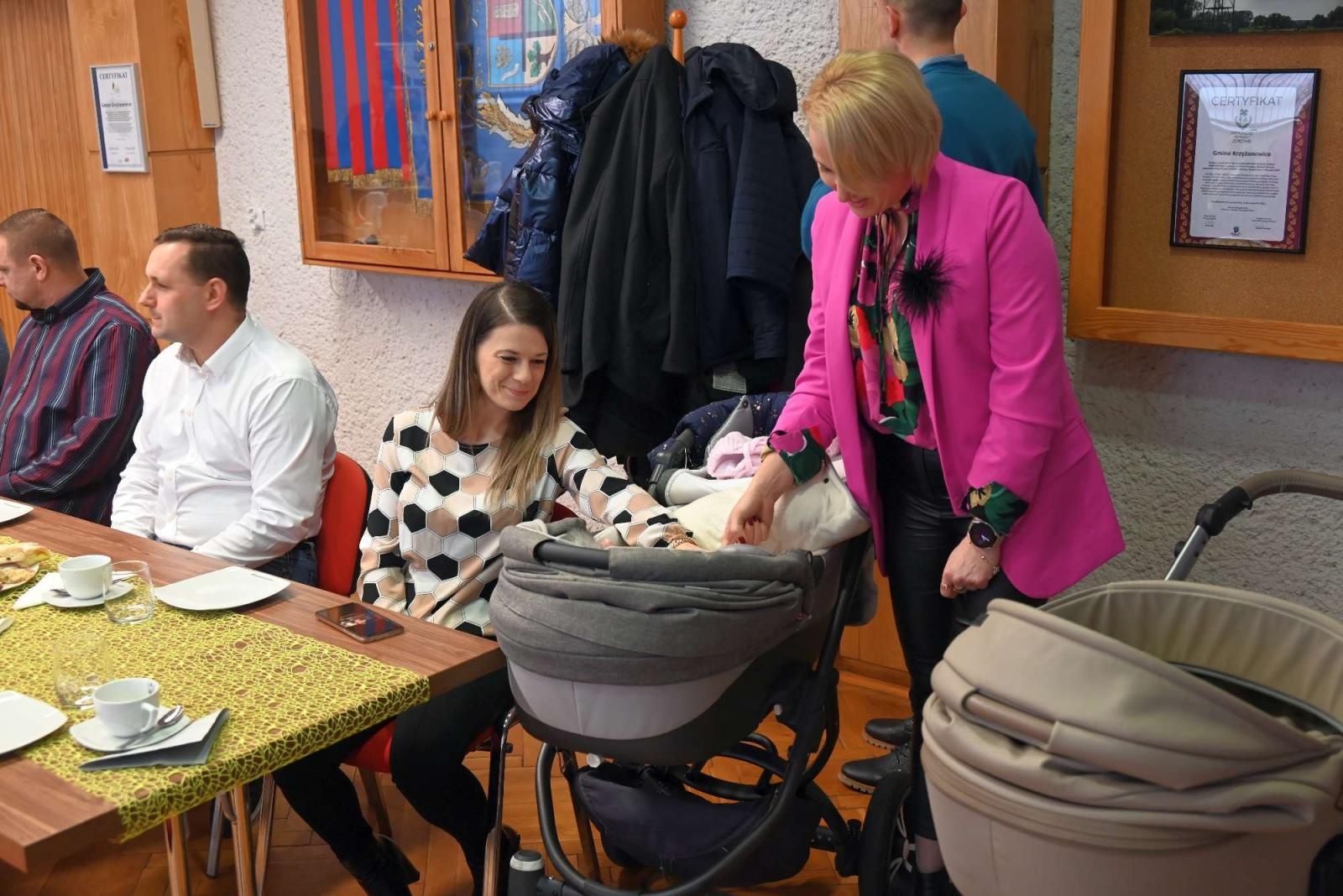 Zdjęcie w galerii na portalu naszraciborz.pl: W gminie Krzyżanowice przywitano najmłodszych obywateli wiadomości z regionu