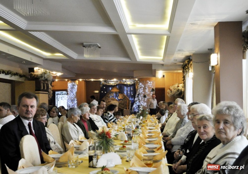Zdjęcie w galerii na portalu naszraciborz.pl: Perła nie zapomina o samotnych wiadomości z regionu