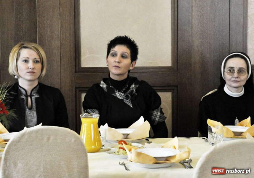 Zdjęcie w galerii na portalu naszraciborz.pl: Perła nie zapomina o samotnych wiadomości z regionu