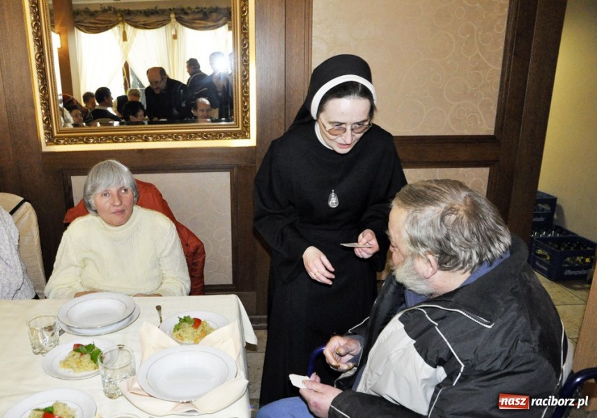 Zdjęcie w galerii na portalu naszraciborz.pl: Perła nie zapomina o samotnych wiadomości z regionu