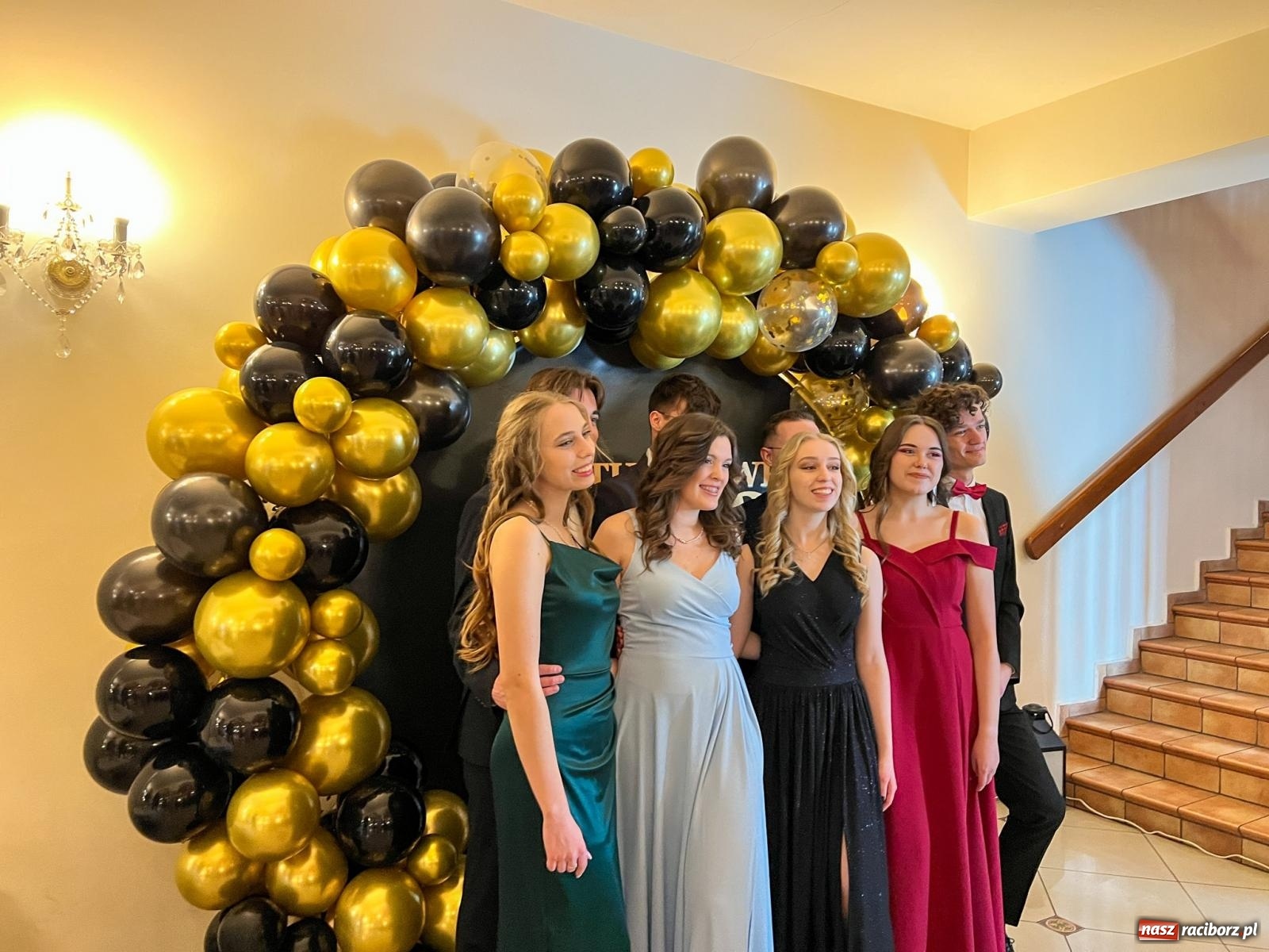 Zdjęcie w galerii na portalu naszraciborz.pl: Studniówka II LO im. Adama Mickiewicza [FOTO i WIDEO] wiadomości z regionu