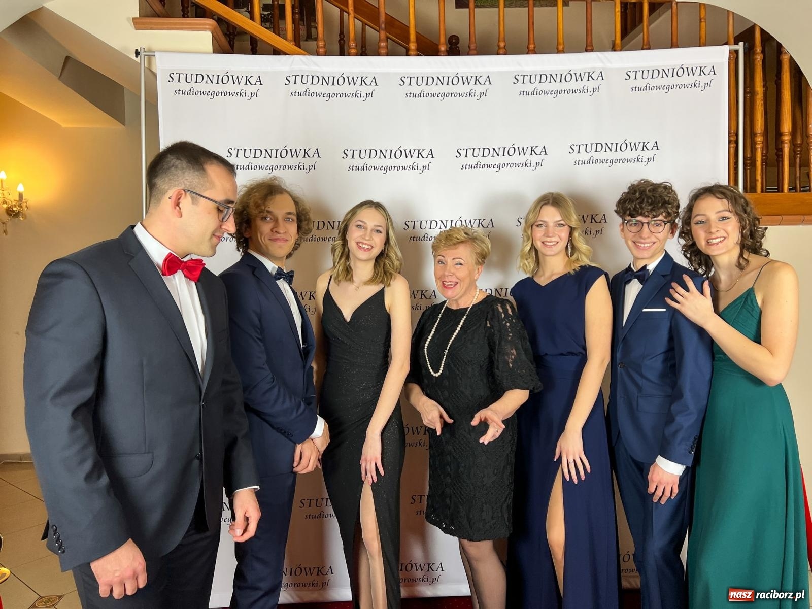 Zdjęcie w galerii na portalu naszraciborz.pl: Studniówka II LO im. Adama Mickiewicza [FOTO i WIDEO] wiadomości z regionu