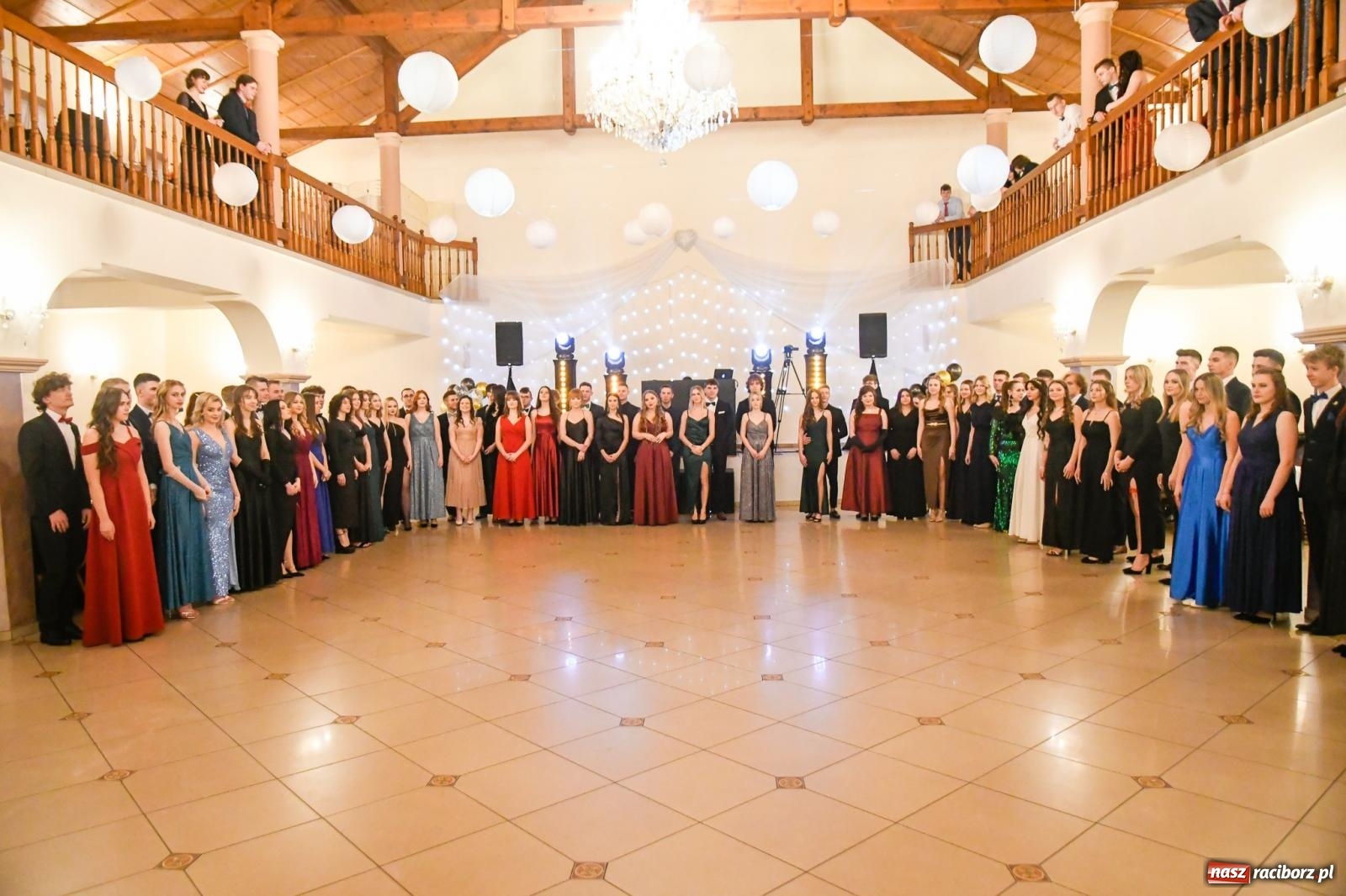 Zdjęcie w galerii na portalu naszraciborz.pl: Studniówka II LO im. Adama Mickiewicza [FOTO i WIDEO] wiadomości z regionu