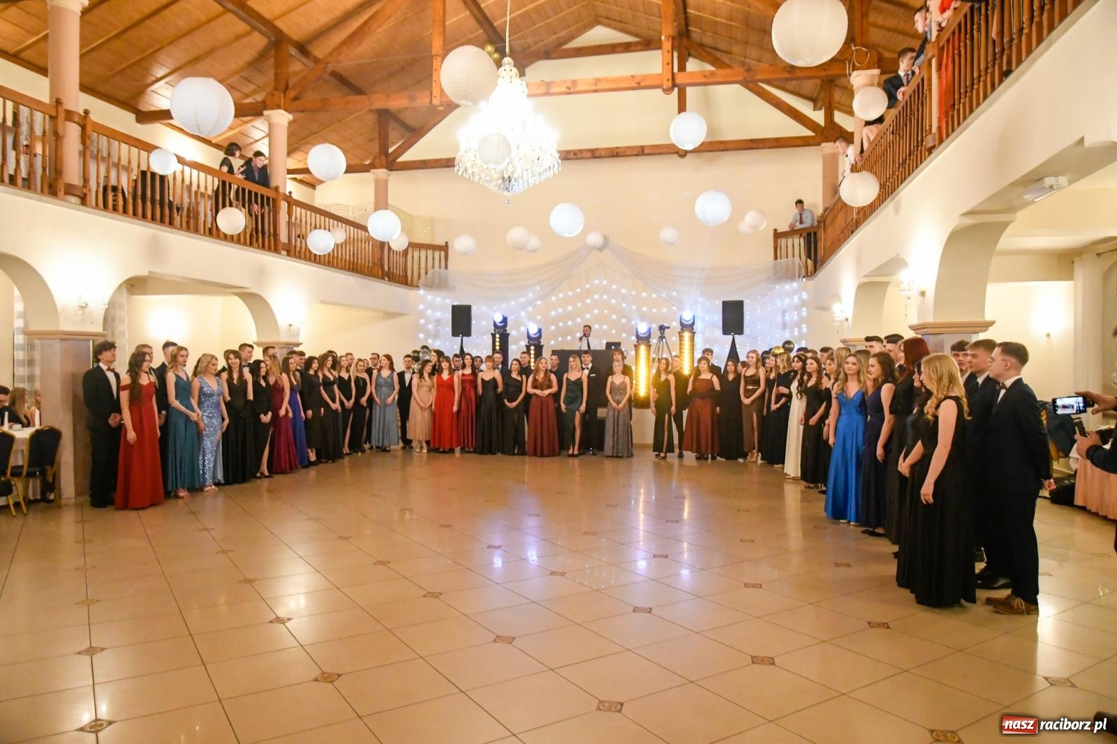 Zdjęcie w galerii na portalu naszraciborz.pl: Studniówka II LO im. Adama Mickiewicza [FOTO i WIDEO] wiadomości z regionu