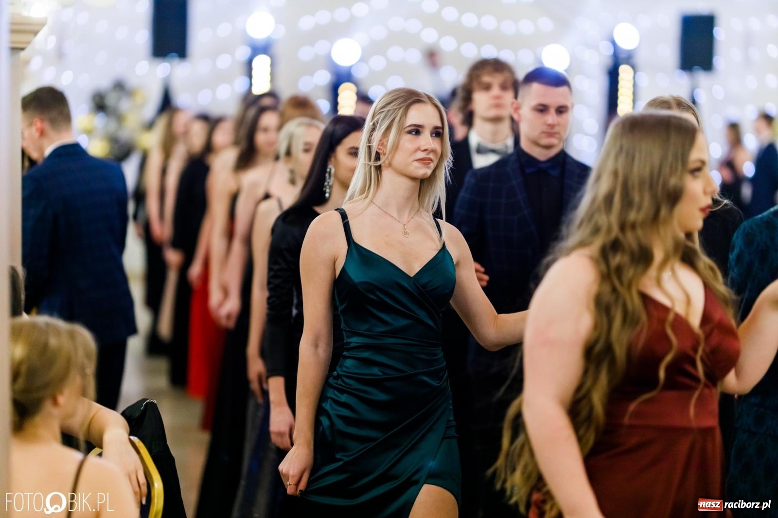 Zdjęcie w galerii na portalu naszraciborz.pl: Studniówka II LO im. Adama Mickiewicza [FOTO i WIDEO] wiadomości z regionu