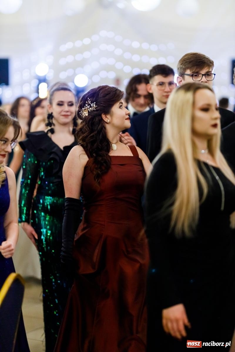 Zdjęcie w galerii na portalu naszraciborz.pl: Studniówka II LO im. Adama Mickiewicza [FOTO i WIDEO] wiadomości z regionu