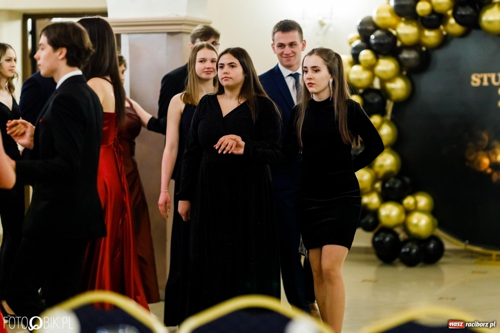 Zdjęcie w galerii na portalu naszraciborz.pl: Studniówka II LO im. Adama Mickiewicza [FOTO i WIDEO] wiadomości z regionu