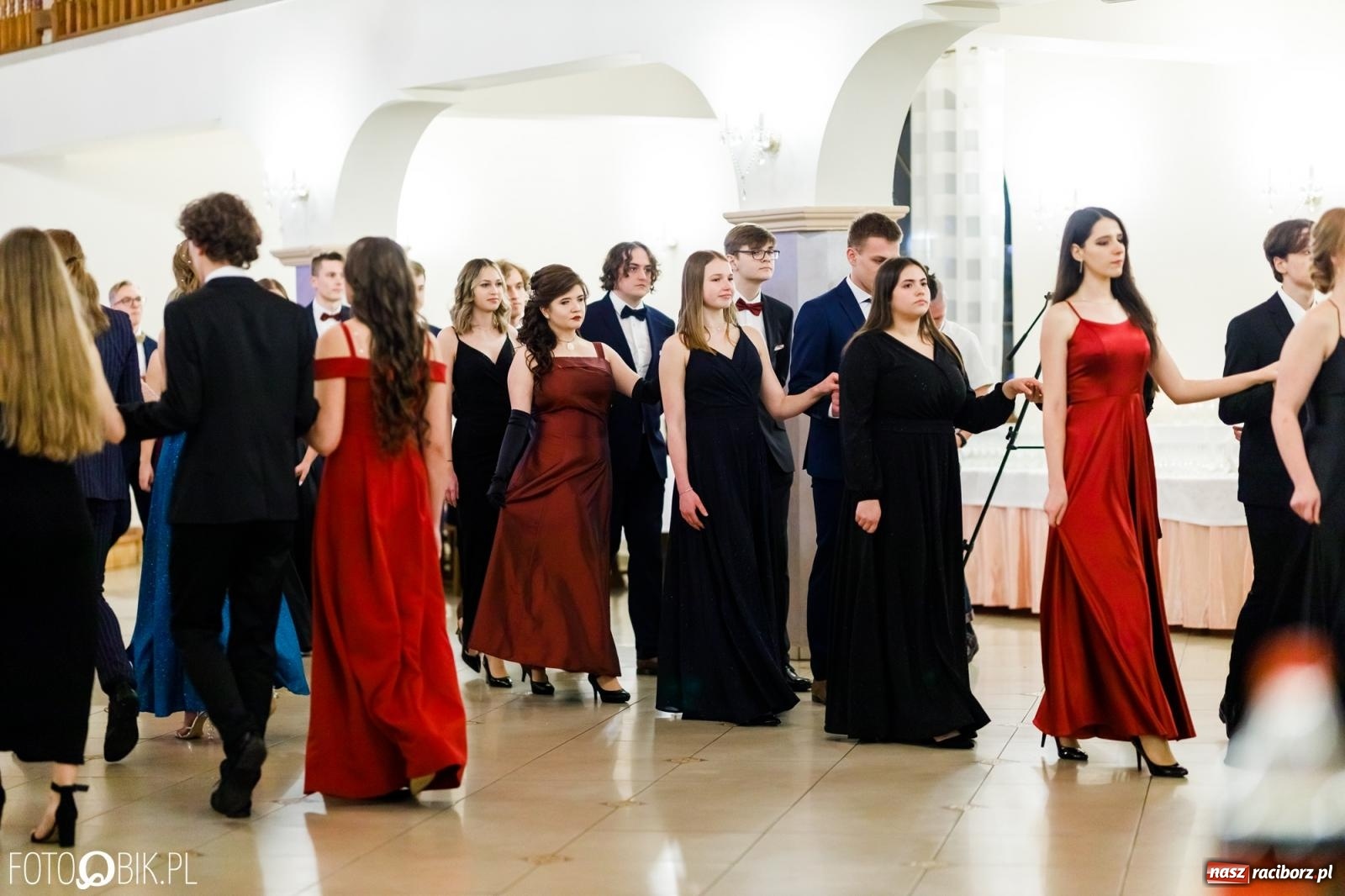 Zdjęcie w galerii na portalu naszraciborz.pl: Studniówka II LO im. Adama Mickiewicza [FOTO i WIDEO] wiadomości z regionu