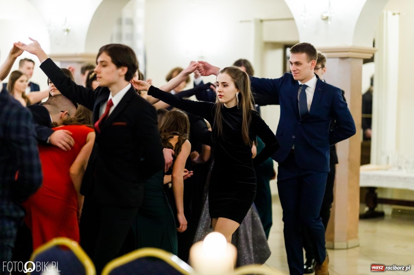 Zdjęcie w galerii na portalu naszraciborz.pl: Studniówka II LO im. Adama Mickiewicza [FOTO i WIDEO] wiadomości z regionu