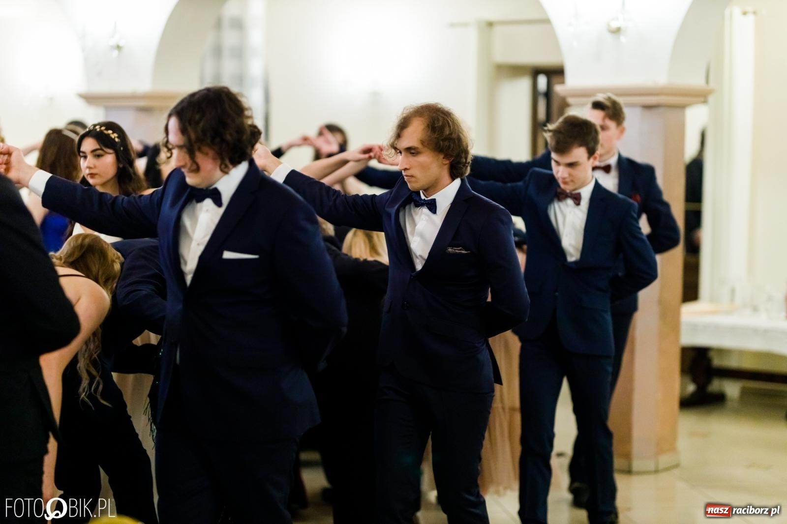 Zdjęcie w galerii na portalu naszraciborz.pl: Studniówka II LO im. Adama Mickiewicza [FOTO i WIDEO] wiadomości z regionu