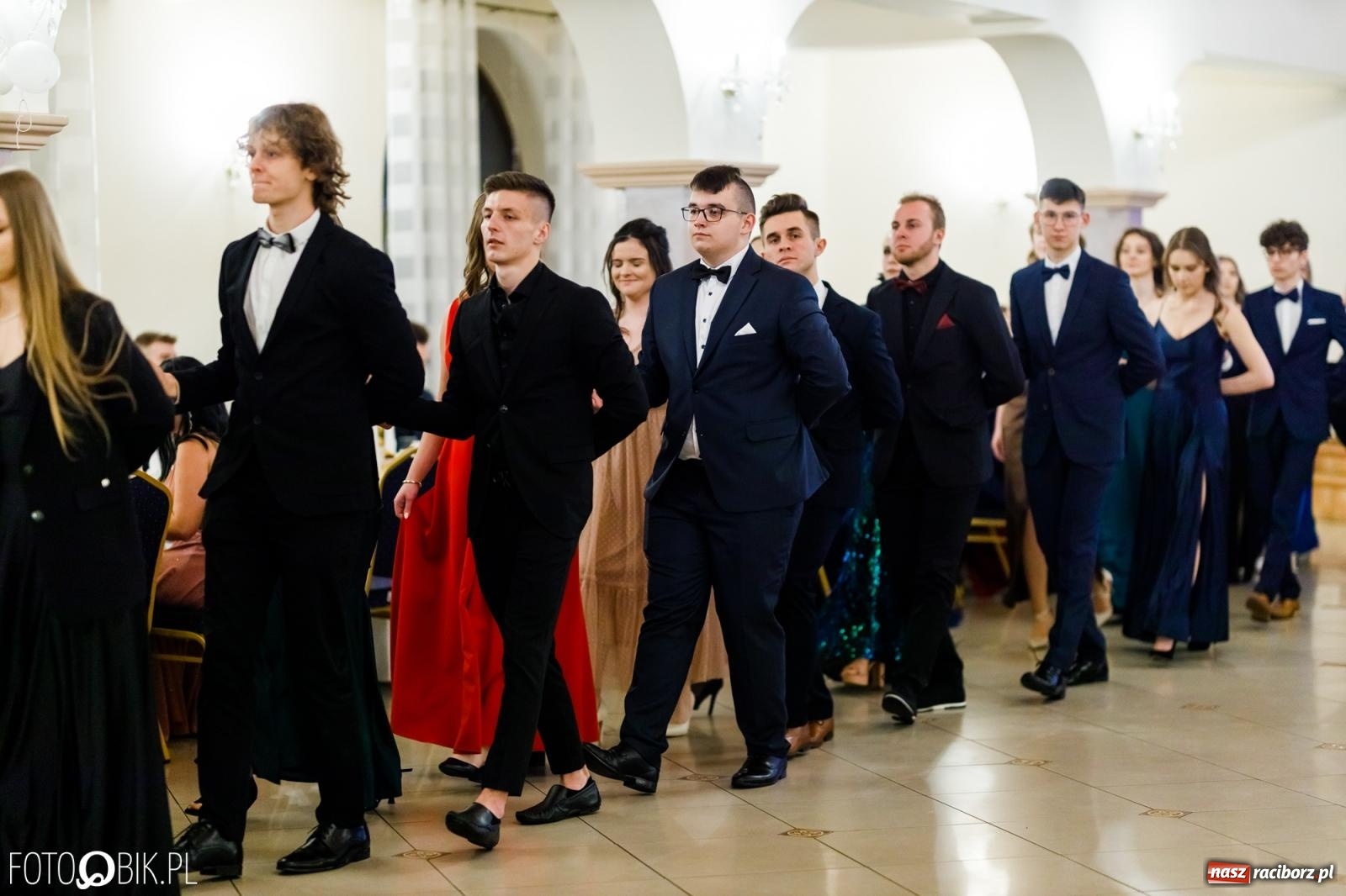 Zdjęcie w galerii na portalu naszraciborz.pl: Studniówka II LO im. Adama Mickiewicza [FOTO i WIDEO] wiadomości z regionu