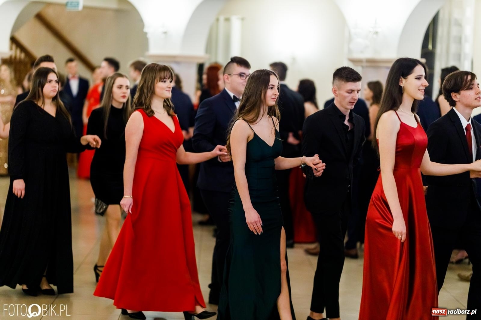 Zdjęcie w galerii na portalu naszraciborz.pl: Studniówka II LO im. Adama Mickiewicza [FOTO i WIDEO] wiadomości z regionu