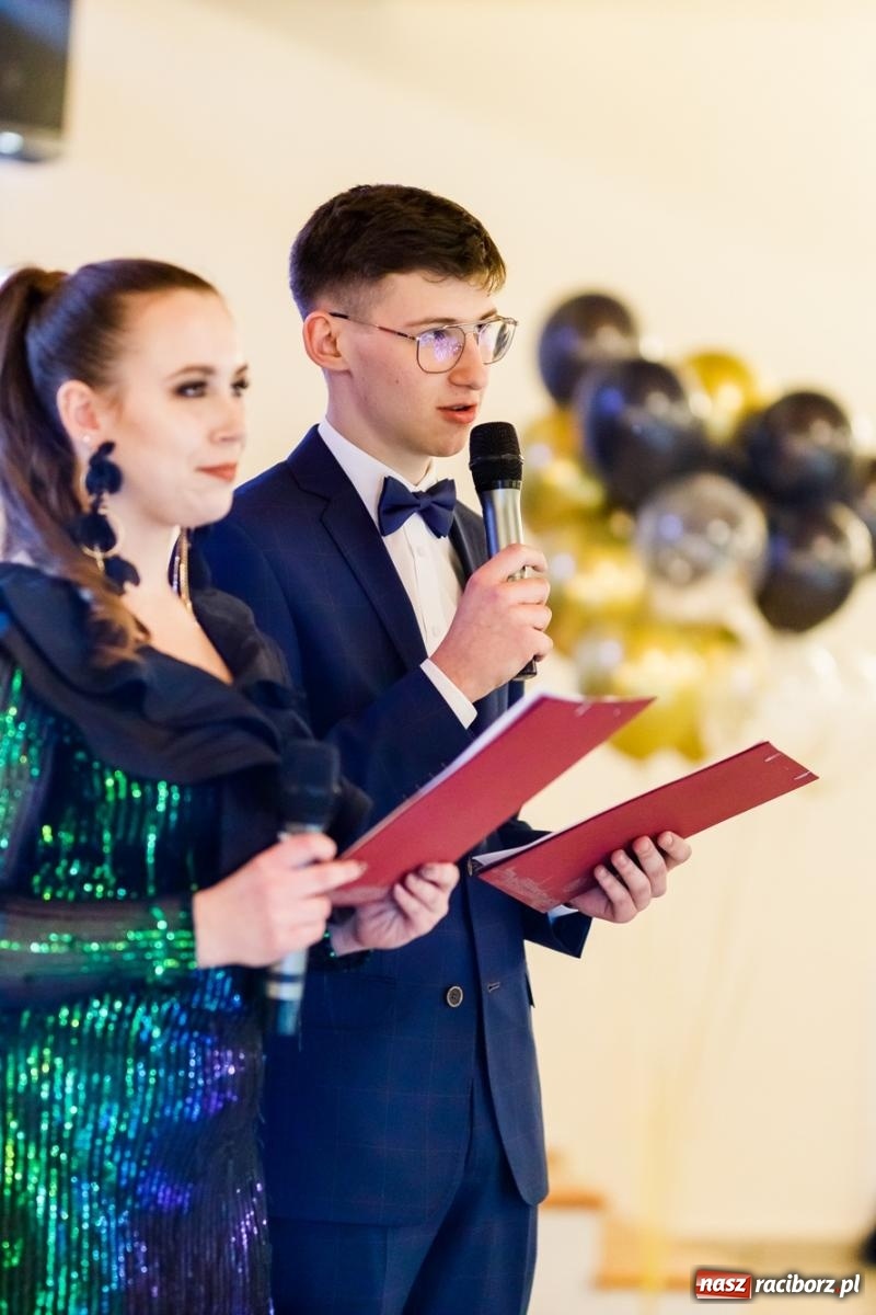 Zdjęcie w galerii na portalu naszraciborz.pl: Studniówka II LO im. Adama Mickiewicza [FOTO i WIDEO] wiadomości z regionu