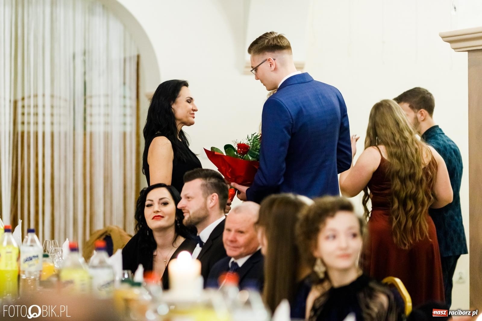 Zdjęcie w galerii na portalu naszraciborz.pl: Studniówka II LO im. Adama Mickiewicza [FOTO i WIDEO] wiadomości z regionu