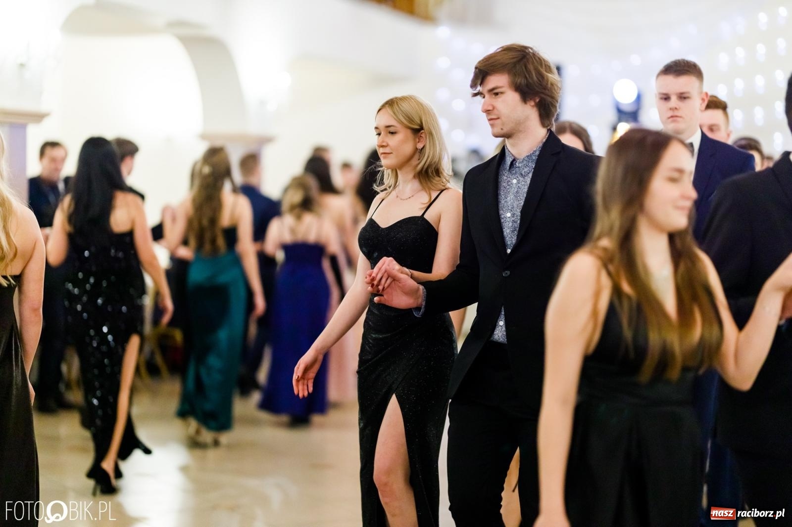 Zdjęcie w galerii na portalu naszraciborz.pl: Studniówka II LO im. Adama Mickiewicza [FOTO i WIDEO] wiadomości z regionu