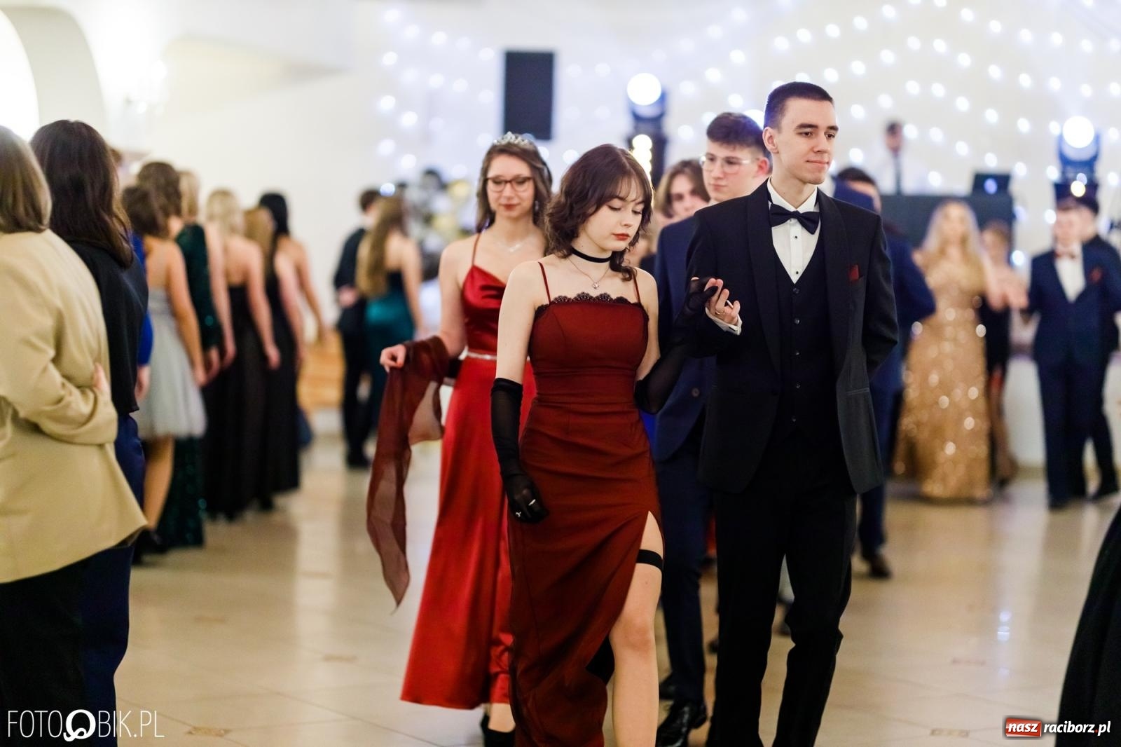 Zdjęcie w galerii na portalu naszraciborz.pl: Studniówka II LO im. Adama Mickiewicza [FOTO i WIDEO] wiadomości z regionu