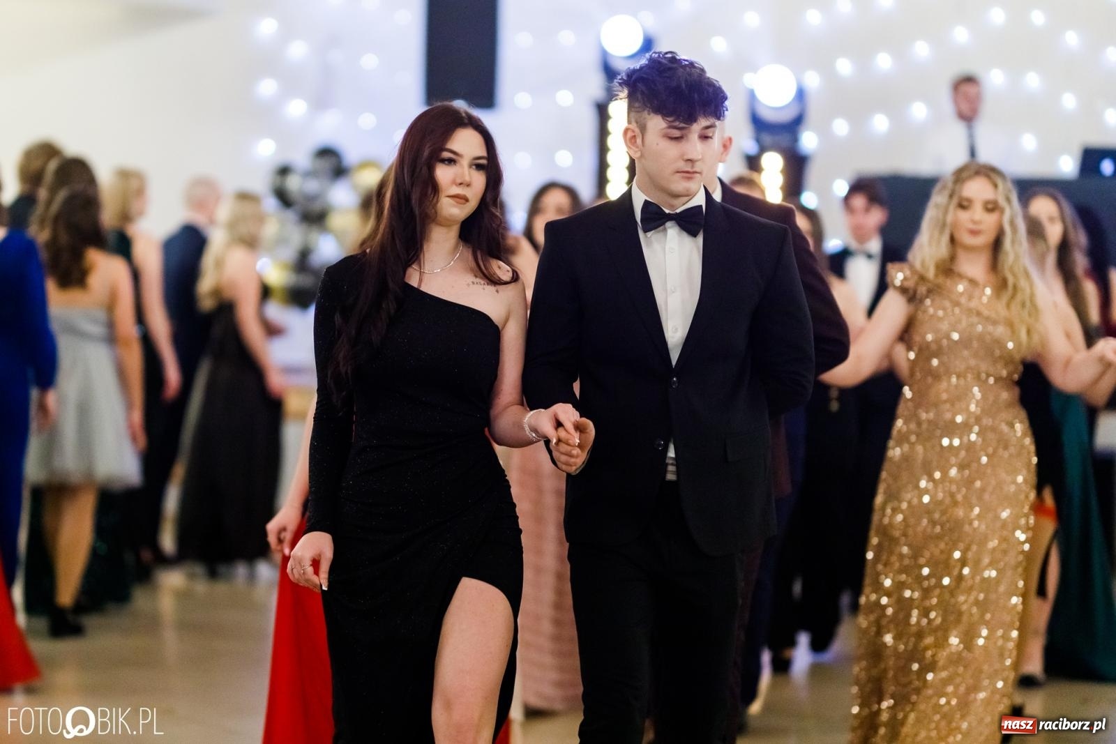 Zdjęcie w galerii na portalu naszraciborz.pl: Studniówka II LO im. Adama Mickiewicza [FOTO i WIDEO] wiadomości z regionu