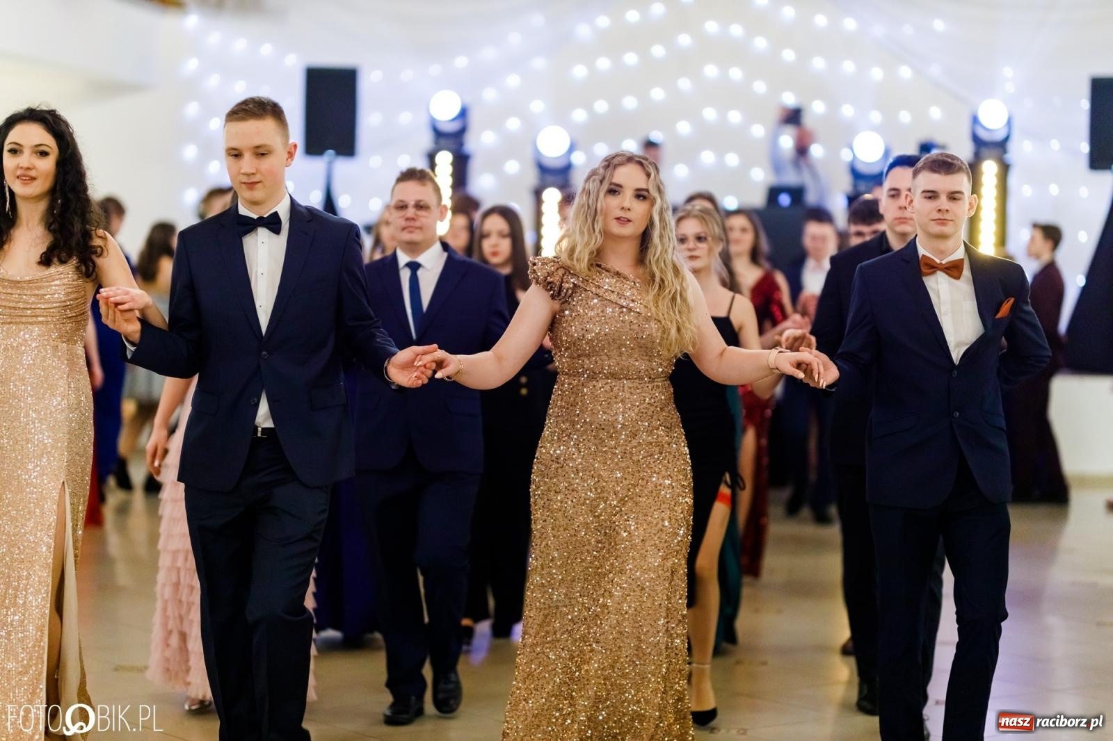 Zdjęcie w galerii na portalu naszraciborz.pl: Studniówka II LO im. Adama Mickiewicza [FOTO i WIDEO] wiadomości z regionu