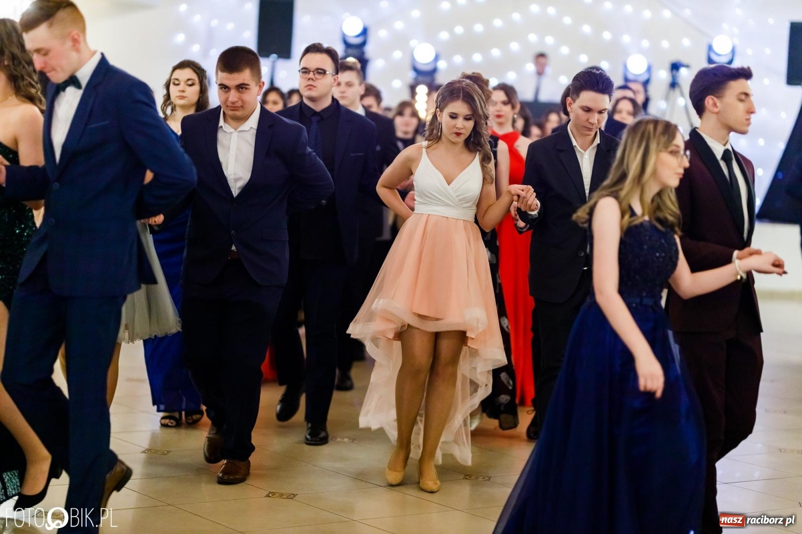 Zdjęcie w galerii na portalu naszraciborz.pl: Studniówka II LO im. Adama Mickiewicza [FOTO i WIDEO] wiadomości z regionu