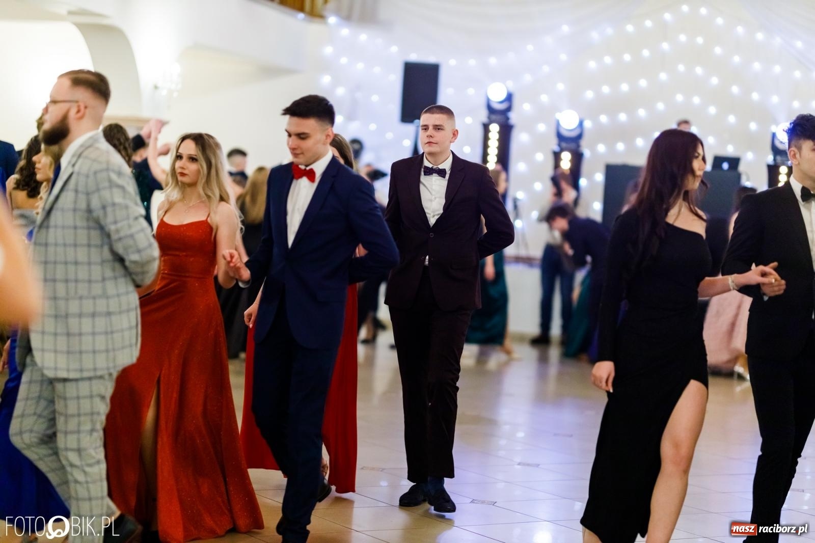 Zdjęcie w galerii na portalu naszraciborz.pl: Studniówka II LO im. Adama Mickiewicza [FOTO i WIDEO] wiadomości z regionu