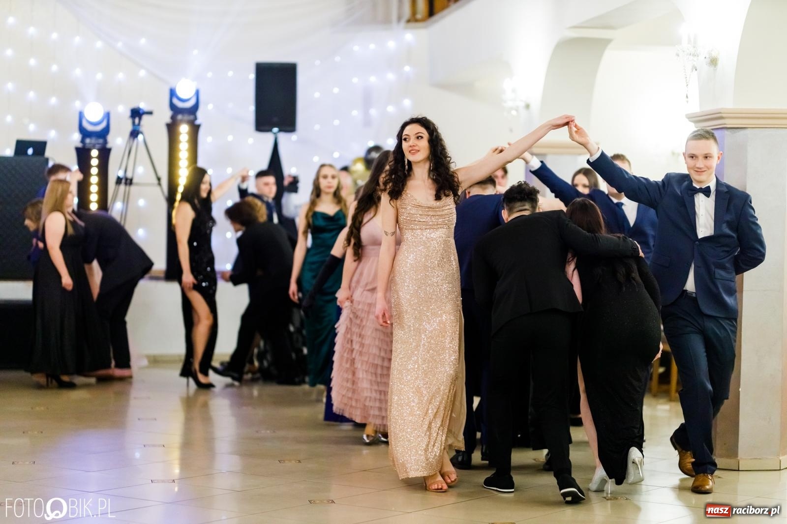 Zdjęcie w galerii na portalu naszraciborz.pl: Studniówka II LO im. Adama Mickiewicza [FOTO i WIDEO] wiadomości z regionu