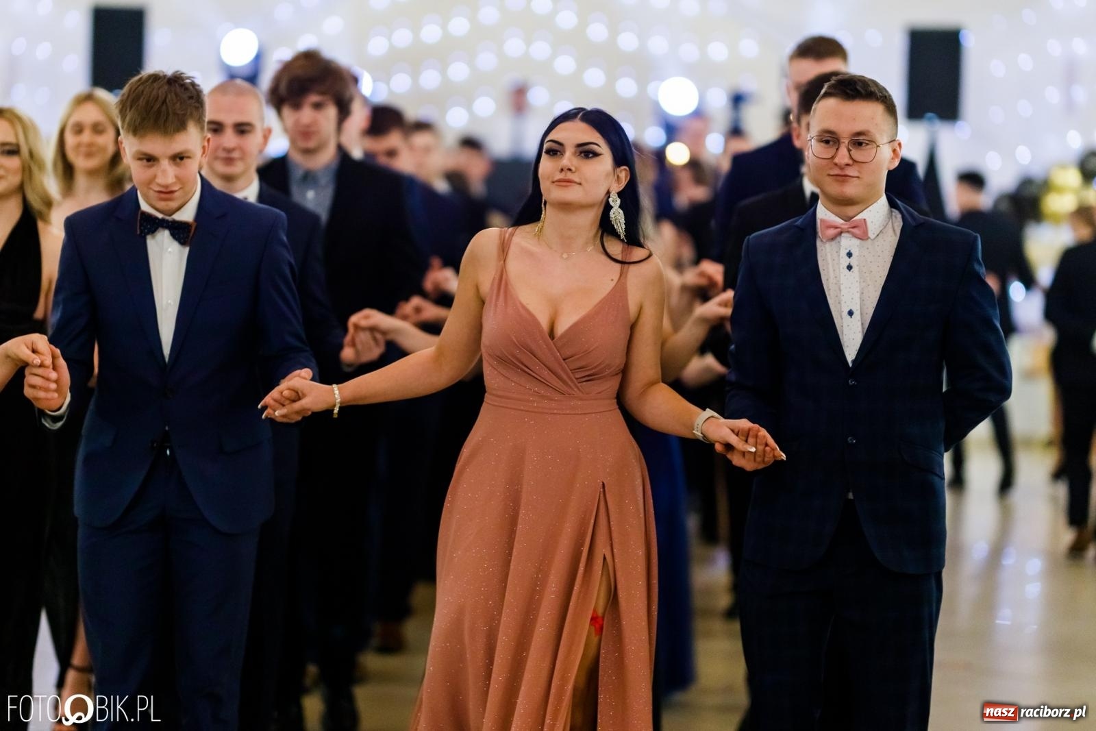 Zdjęcie w galerii na portalu naszraciborz.pl: Studniówka II LO im. Adama Mickiewicza [FOTO i WIDEO] wiadomości z regionu