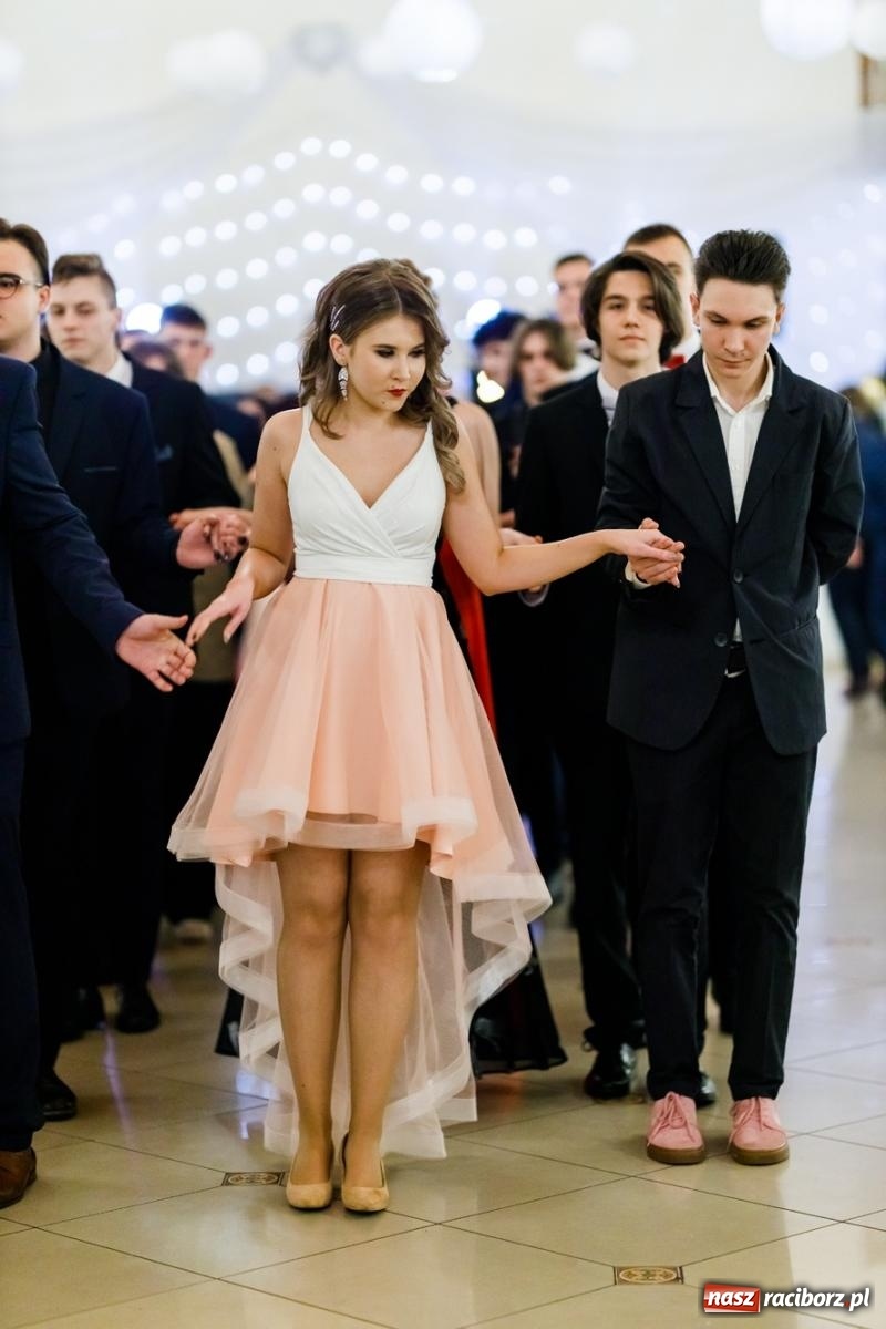 Zdjęcie w galerii na portalu naszraciborz.pl: Studniówka II LO im. Adama Mickiewicza [FOTO i WIDEO] wiadomości z regionu